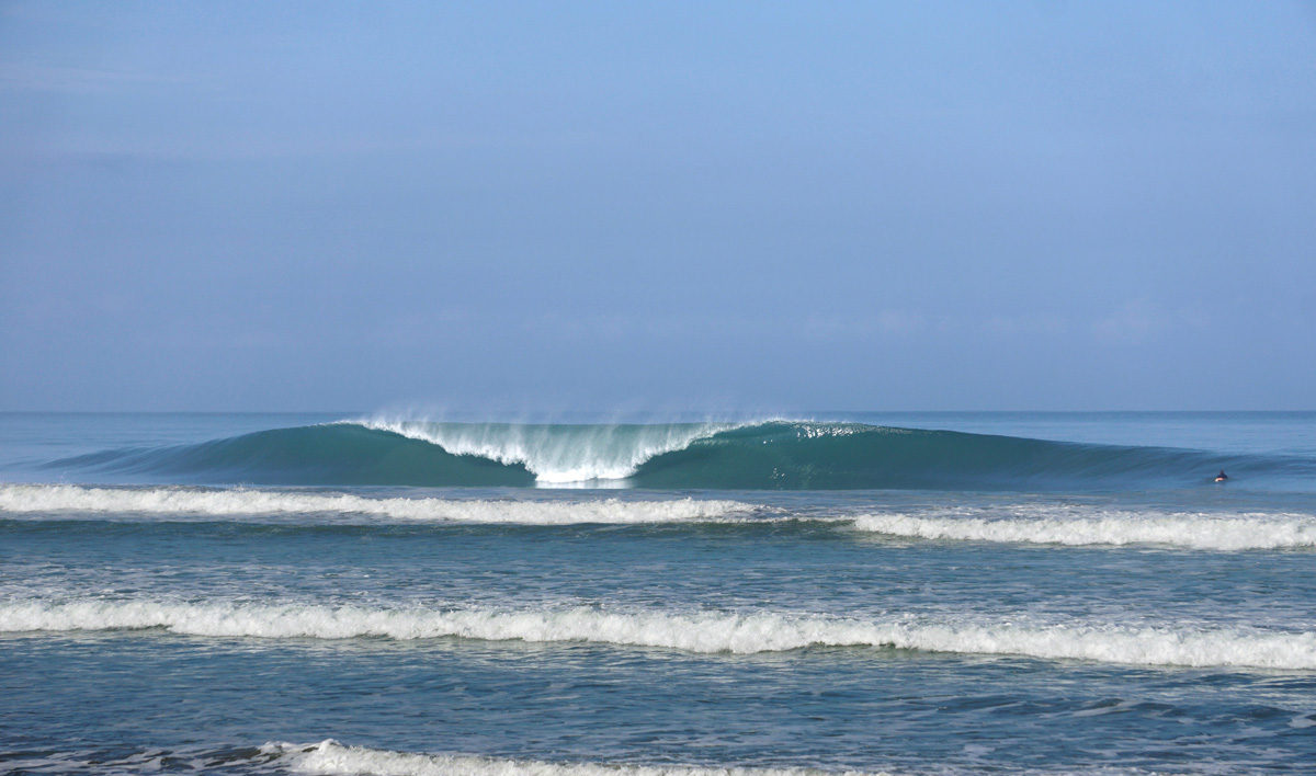 Ecuador-surf-beachbreak-e1633033412708